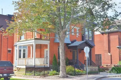 160 WAVERLEY Street B, Ottawa Centre, ON K2P 0V6