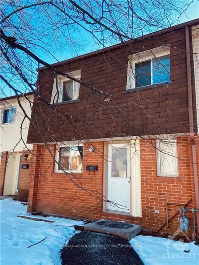 27 SONNET Crescent E, Bells Corners and South to Fallowfield, ON K2H 8W8