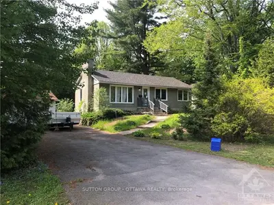 69 PINEGLEN Crescent, Tanglewood - Grenfell Glen - Pineglen, ON K2E 6X7