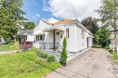 293 FRONTENAC Street, Vanier and Kingsview Park, ON K1L 6K8