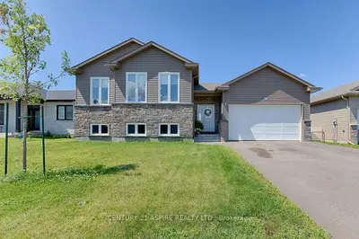 30 CHAD Street, Petawawa, ON K8H 0B7