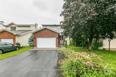 23 ROBINA Avenue, Bells Corners and South to Fallowfield, ON K2H 9P9