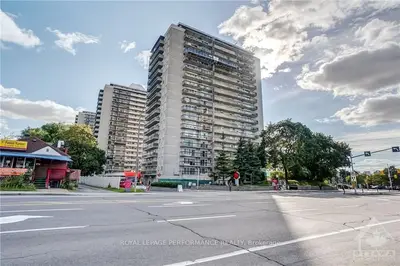 158A MCARTHUR Avenue 302, Vanier and Kingsview Park, ON K1L 7E7