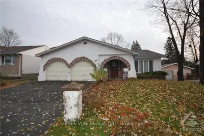 86 MEADOWLANDS Drive W, Meadowlands - Crestview and Area, ON K2G 2R8