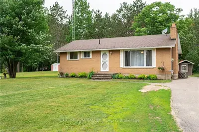 24 HILDEBRANDT Street, Madawaska Valley, ON K0J 1B0