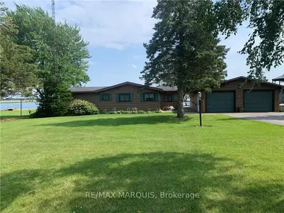 11720 LAKESHORE Drive, South Dundas, ON K0C 1X0