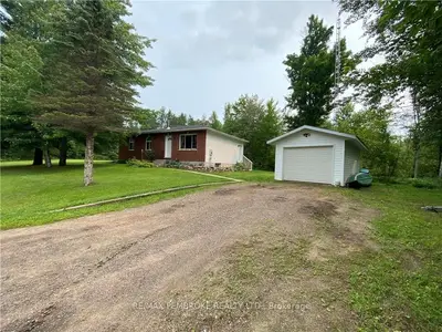 47 EVERGREEN Drive, Petawawa, ON K8A 6W7