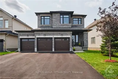 944 WILDCARROT Crescent, Blossom Park - Airport and Area, ON K1V 2M6