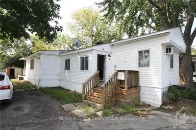 13 EASTGATE Avenue, Bells Corners and South to Fallowfield, ON K2H 7S2