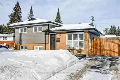 2225 CARNEGIE Street, Elmvale Acres and Area, ON K1G 2V4