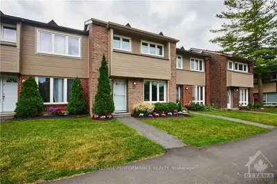 21 MIDLAND Crescent 40, South of Baseline to Knoxdale, ON K2H 8P6