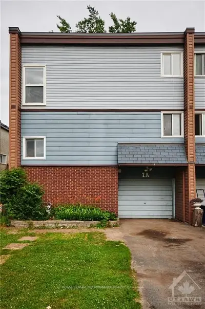 1 HARWICK Crescent A, Bells Corners and South to Fallowfield, ON K2H 6R3