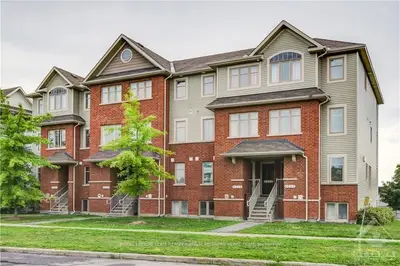 4035 CANYON WALK Drive, Blossom Park - Airport and Area, ON K1V 0Z4