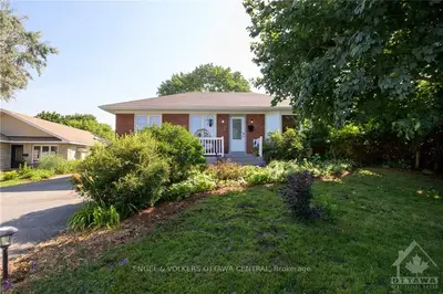 9 STINSON Avenue, Bells Corners and South to Fallowfield, ON K2H 6M8