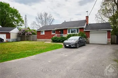 60 WESTWOOD Drive, Meadowlands - Crestview and Area, ON K2G 2X1