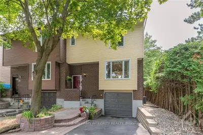 24 GILLESPIE Crescent, Hunt Club - Windsor Park Village and Area, ON K1V 9X8