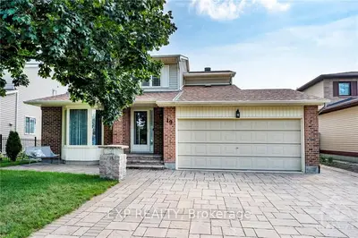 19 MAPLE VIEW Crescent, South of Baseline to Knoxdale, ON K2G 5J6