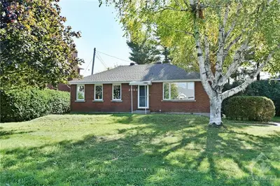 2288 FOX Crescent, Britannia Heights - Queensway Terrace N and Area, ON K2B 7K8