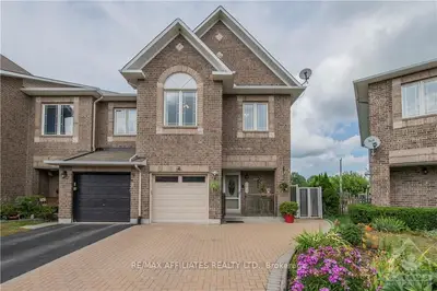 2029 DUNOLLIE Crescent, Kanata, ON K2W 1H5