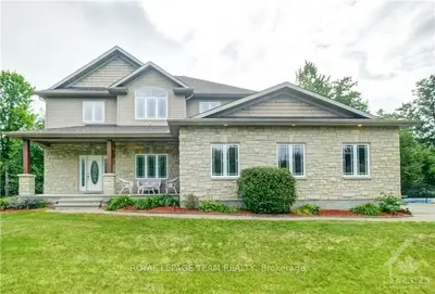 122 COUNTRY MEADOW Drive, Carp - Huntley Ward, ON K0A 1L0