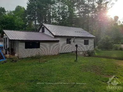1350 LOOP Road, Highlands East, ON K0L 3C0