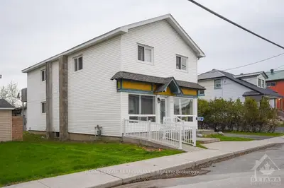 3834 CHAMPLAIN Road, Clarence-Rockland, ON K0A 1E0