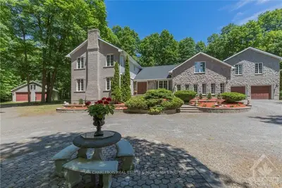 1090 DURANT Court, Orleans - Cumberland and Area, ON K4C 1B8