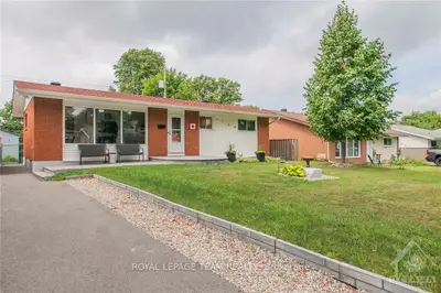 1156 GATEWAY Road, Parkway Park - Queensway Terrace S and Area, ON K2C 2W9