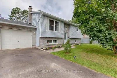 8 MARTIN Street, Laurentian Hills, ON K0J 1J0