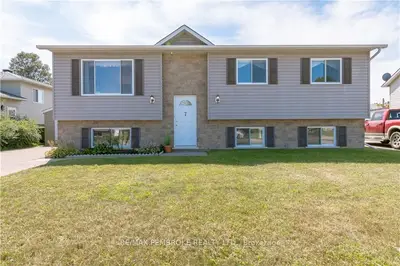 7 Gerald Avenue, Petawawa, On K8h 2y3