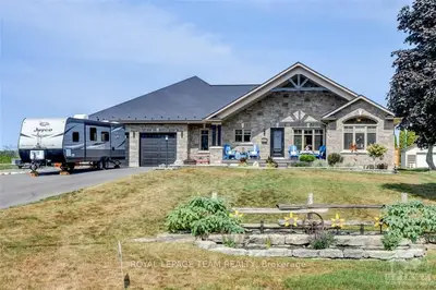 11951 LAKESHORE Drive, South Dundas, ON K0C 1X0