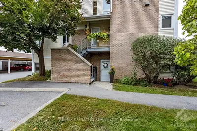 18A SHEHYN Lane, Tanglewood - Grenfell Glen - Pineglen, ON K2G 4Y4