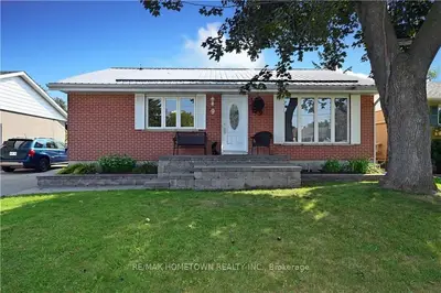 9 STANLEY Crescent, Brockville, ON K6V 2S9