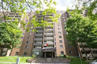 1100 AMBLESIDE Drive 102, Woodroffe, ON K2B 8G6