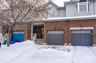 247 CITYVIEW Crescent, Orleans - Cumberland and Area, ON K4A 0T9