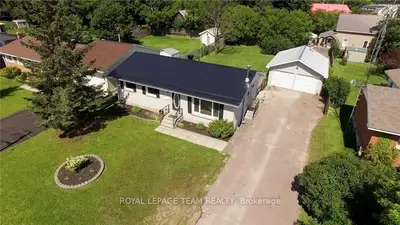 3 HARRIS Crescent, Whitewater Region, ON K0J 1C0