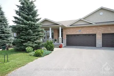 933 BURWASH LANDING, Kanata, ON K2W 0C8