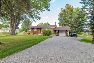 3578 B-LINE Road, Laurentian Valley, ON K8A 6W7
