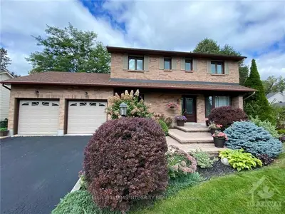 1 SUNRAY Crescent, Stittsville - Munster - Richmond, ON K2S 1J8
