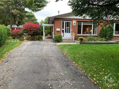 2201 CARNEGIE Street, Elmvale Acres and Area, ON K1G 2V4