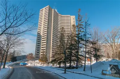 1081 AMBLESIDE Drive 1010, Woodroffe, ON K2B 8C8