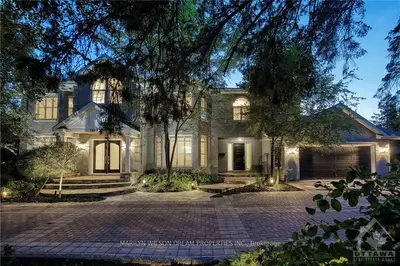 1890 BARNHART Place, Alta Vista and Area, ON K1H 5B6