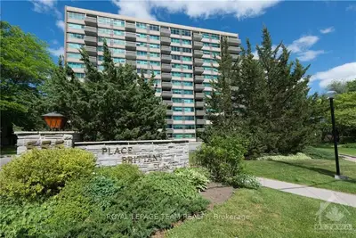 555 BRITTANY Drive 402, Manor Park - Cardinal Glen and Area, ON K1K 4C5