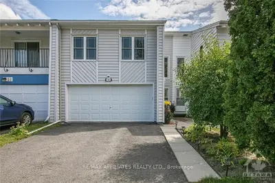 20 HOBART Crescent, South of Baseline to Knoxdale, ON K2H 5S4