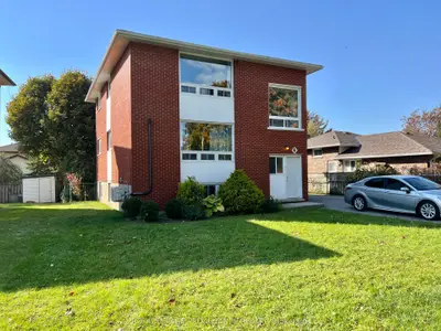 Triplex in Belleville