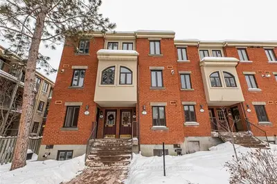 7 CRISPIN 18, Manor Park - Cardinal Glen and Area, ON K1K 2T7