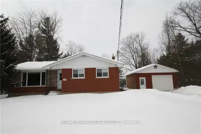 539 LAURENTIAN Drive, Petawawa, ON K8H 2N2