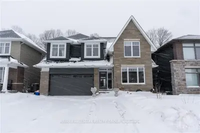 181 AVRO Circle, Manor Park - Cardinal Glen and Area, ON K1K 3B8