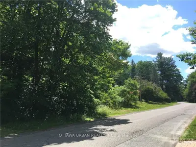 4A PINEGLEN Crescent, Country Place - Pineglen - Crestview and Area, ON K2E 6X7