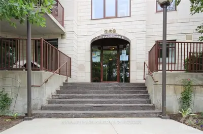 369 NORTH RIVER Road 104, Vanier and Kingsview Park, ON K1L 8C2